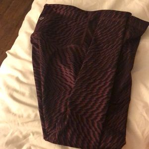 Lulu lemon high waisted maroon geometric leggings